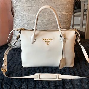 PRADA PURSE💎💎💎💎💎💎💯authentic